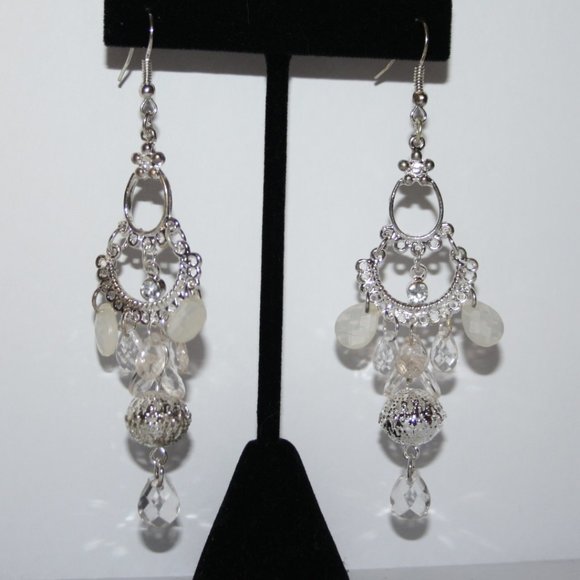 Beautiful silver and crystal dangle earrings nwot - Picture 4 of 4